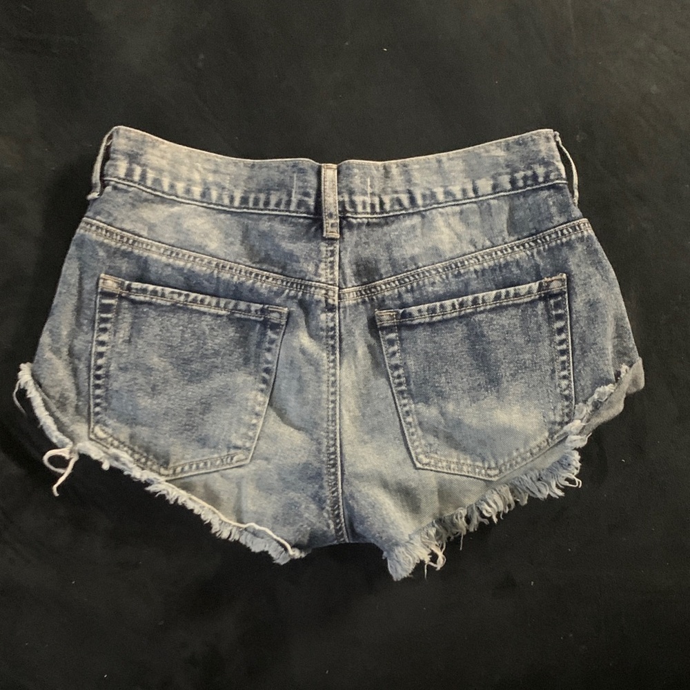 (Size 5)Bullhead Women's Distressed Denim Shorts - Picture 4 of 4